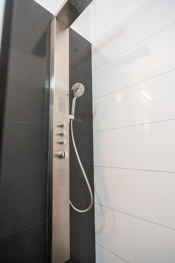 Cozy & Spacious Flat Near Victoriei Square Bucareste Exterior foto