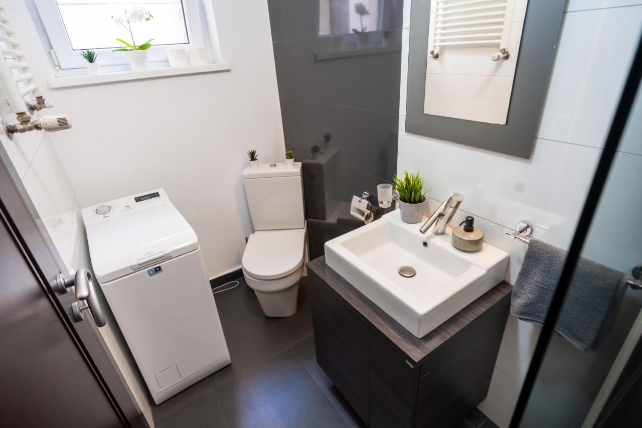 Cozy & Spacious Flat Near Victoriei Square Bucareste Exterior foto
